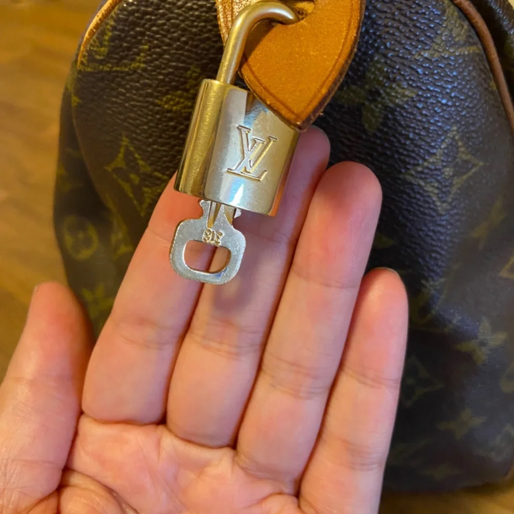 Louis Vuitton speedy 35 ($750 private) - Picture 9 of 11